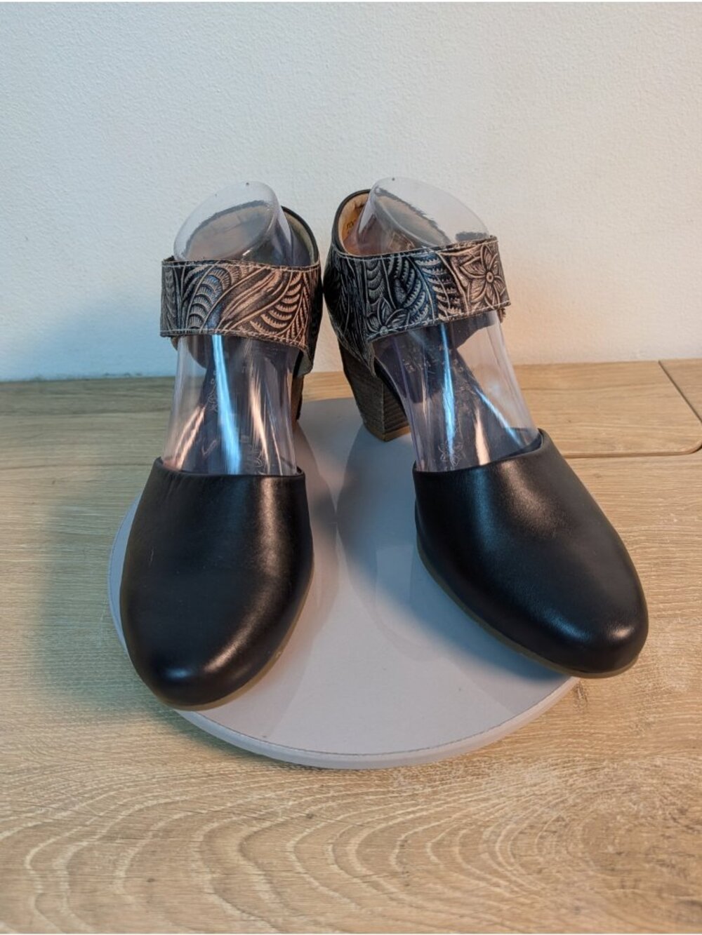 L'Artiste by Spring Step Toolie Black Tooled Leather Mary Jane Shoes Women's 41 - Picture 2 of 10